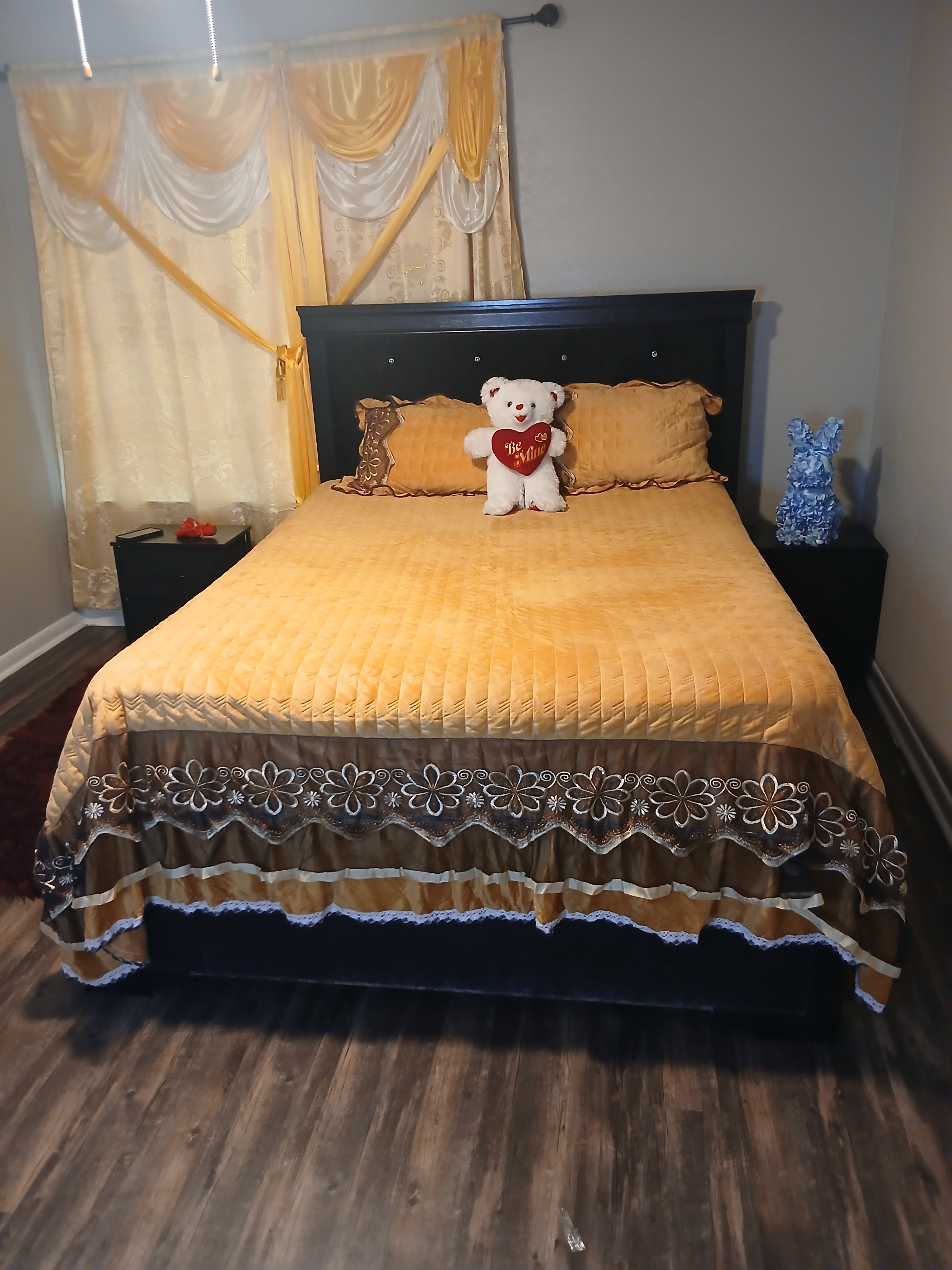 Luxury Quilted Bedspread Set – Embroidered Lace Coverlet with Matching Pillowcases