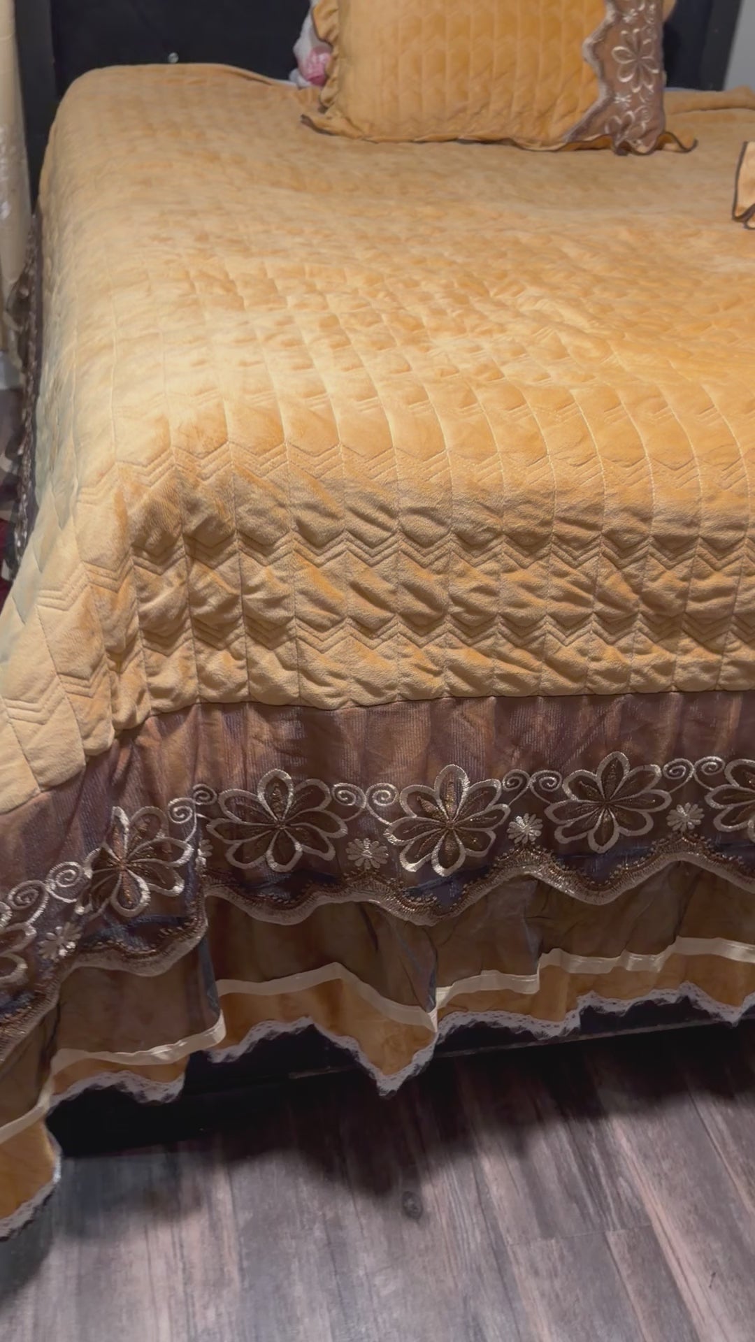 Luxury Quilted Bedspread Set – Embroidered Lace Coverlet with Matching Pillowcases
